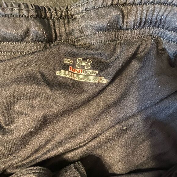 Under armour black cropped leggings and running shorts combo pack - Picture 3 of 9